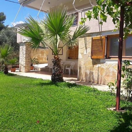 Porto Vito Apartamento Aigosthena Exterior foto