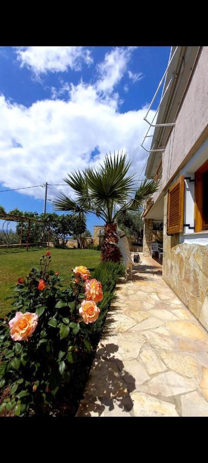 Porto Vito Apartamento Aigosthena Exterior foto