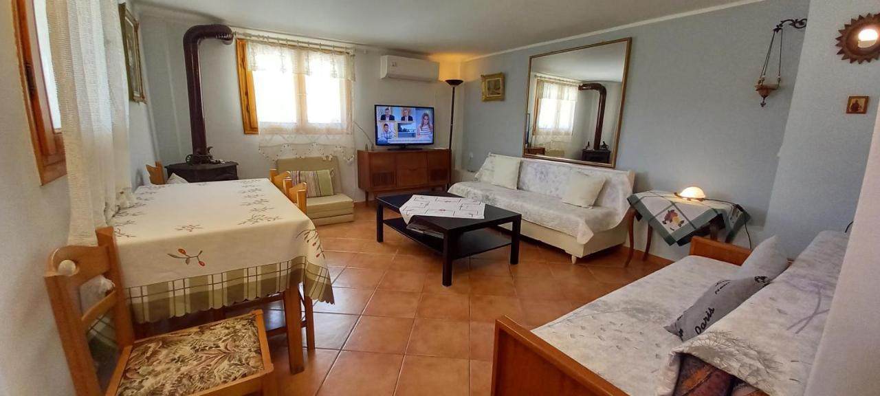 Porto Vito Apartamento Aigosthena Exterior foto